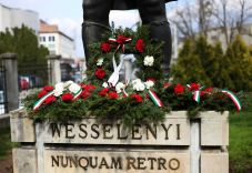 Húsz éve őrzi Zsibót a Wesselényi-szobor